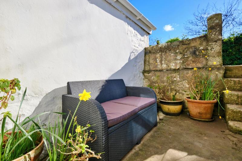 Finest Retreats - West Cottage at Goldsithney - image 2