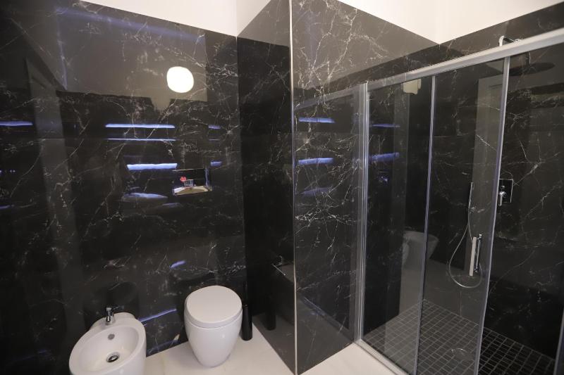 Deluxe Room image 3
