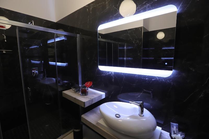 Suite with Balcony image 3