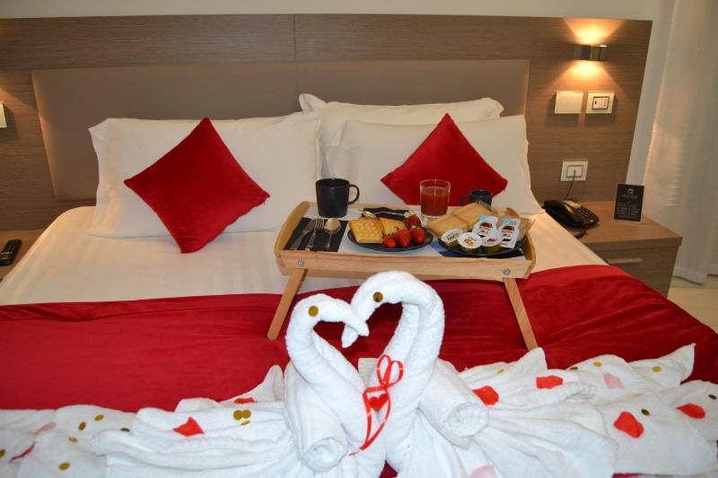 King Room with Balcony image 2