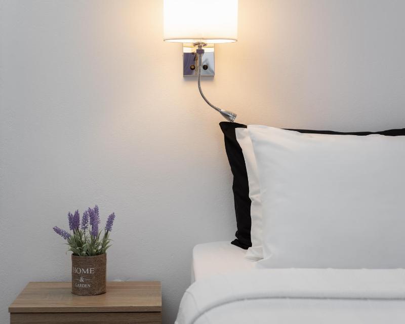 Budget Double Room with 1 Double Bed  without Balcony image 1