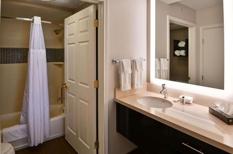 One-Bedroom King Suite image 2