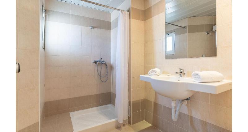 Standard Room with Pool View image 3