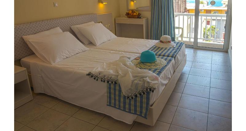 Standard Room with City View image 3