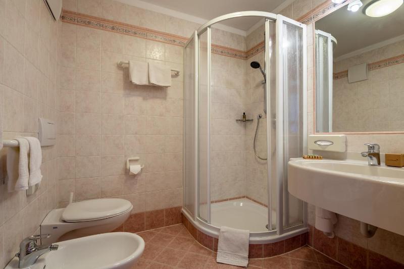 Double Room with Garden View image 2