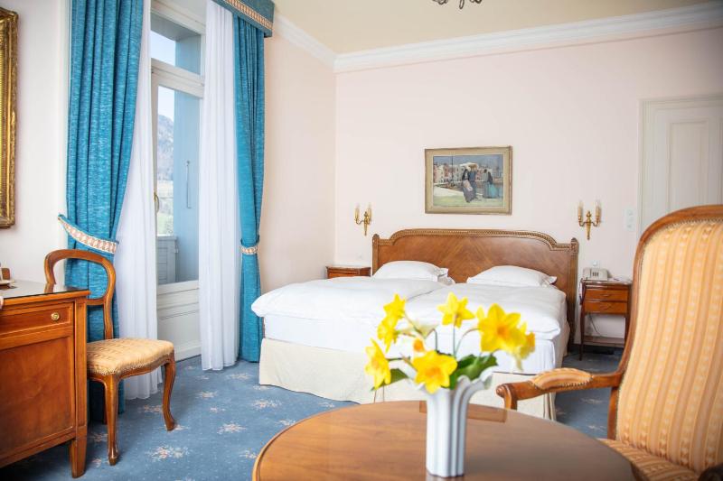 Standard Double Room with Lake View image 1