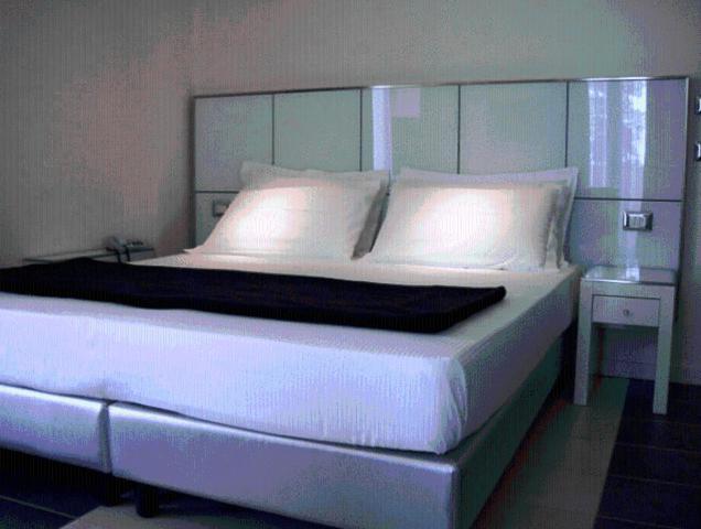 Atmosphere Suite Hotel - image 11