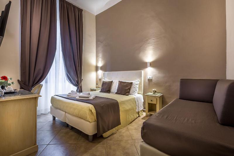 Standard Triple Room image 3