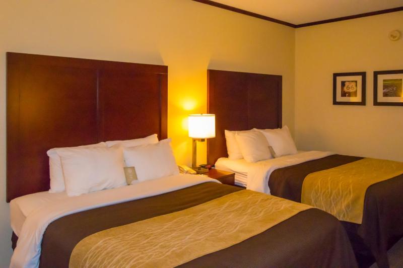 Queen Suite with Two Queen Beds - Non-Smoking image 3