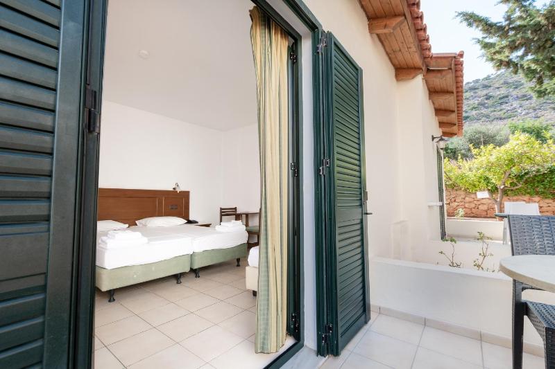 Standard Double Room image 1