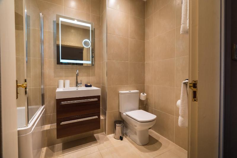 Twin Room image 2