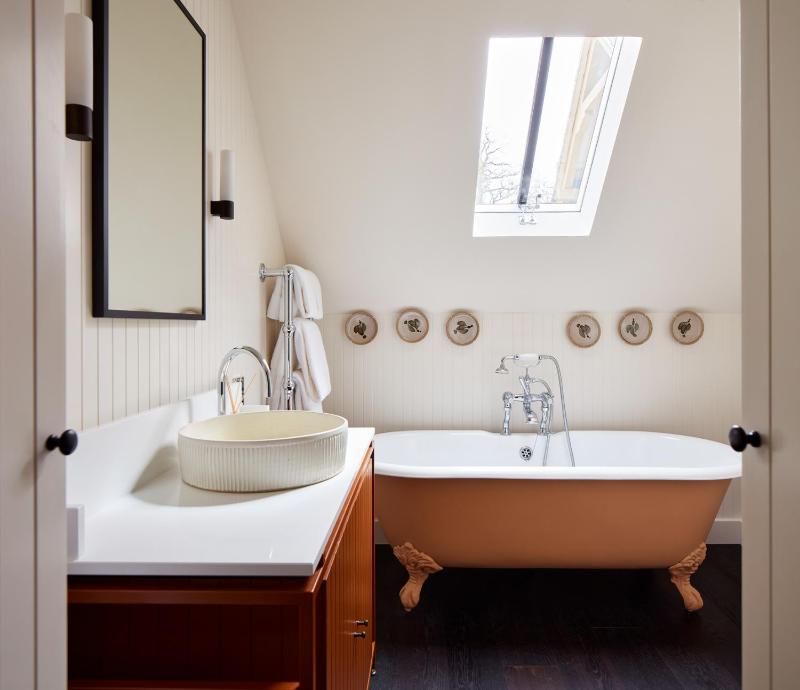Classic Double Room image 4