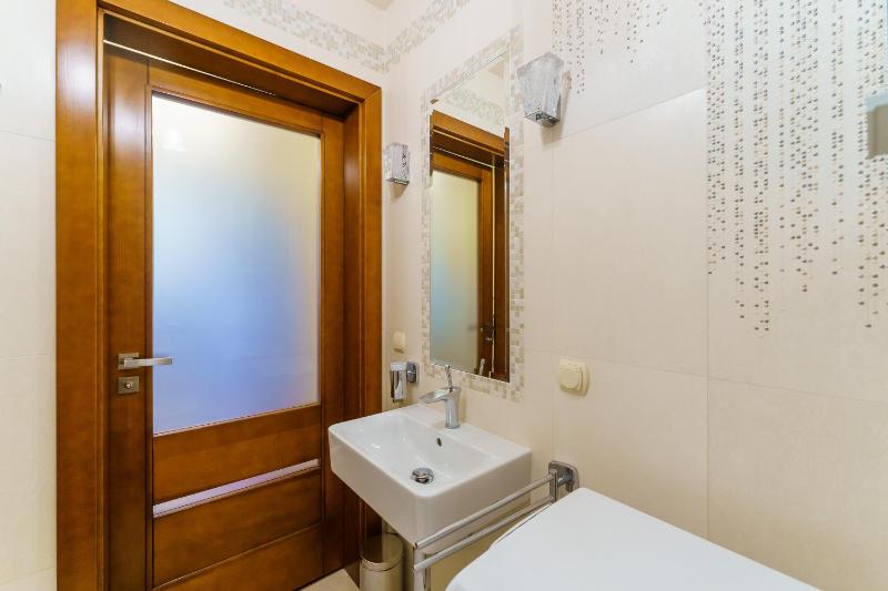 Seaside Apartment with Parking & AC - 150 m to the Beach by Noclegi Renters - image 10