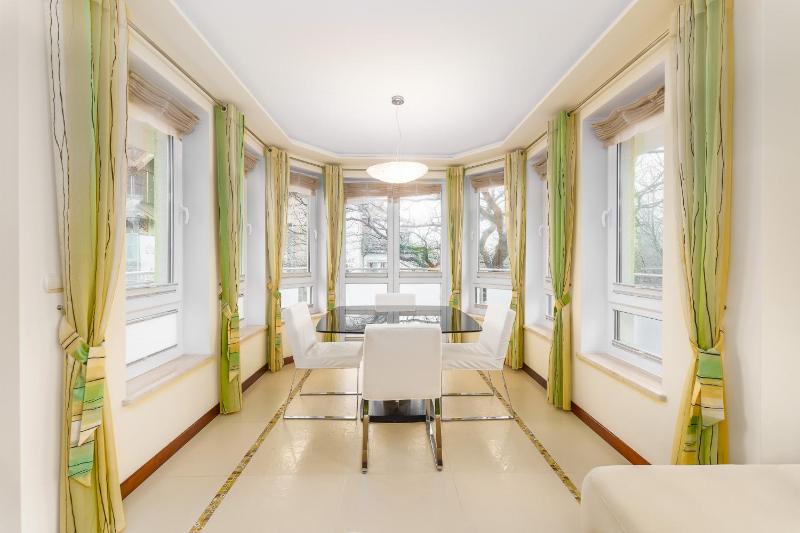 Seaside Apartment with Parking & AC - 150 m to the Beach by Noclegi Renters - image 12