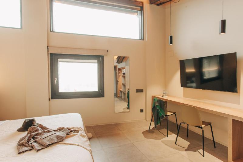 Deluxe Double or Twin Room image 3
