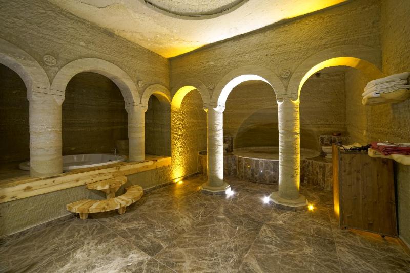 Cave Suite with Jacuzzi image 3
