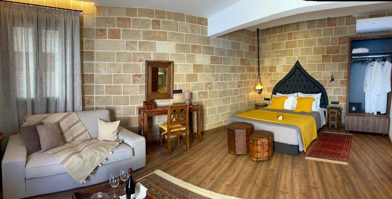 Utopia Luxury Suites - Old Town - image 5