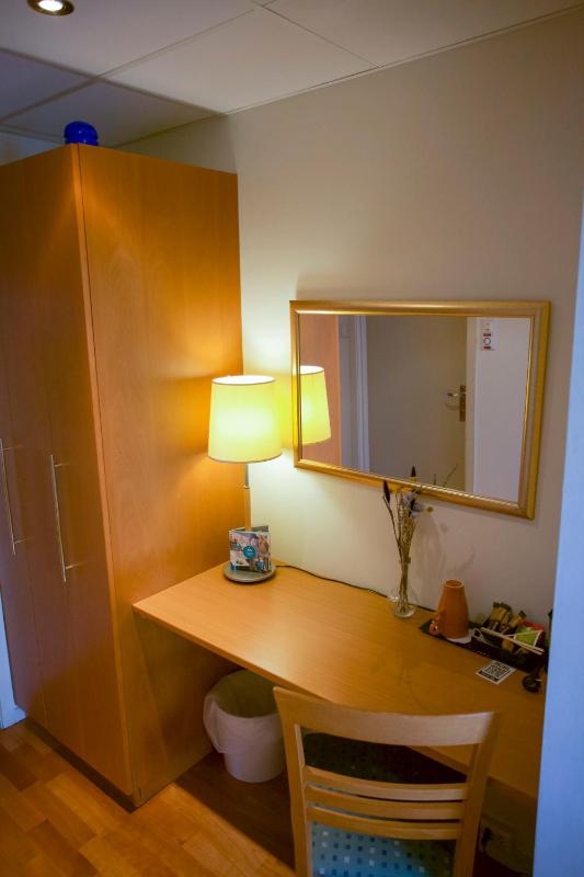 Economy Single Room image 3
