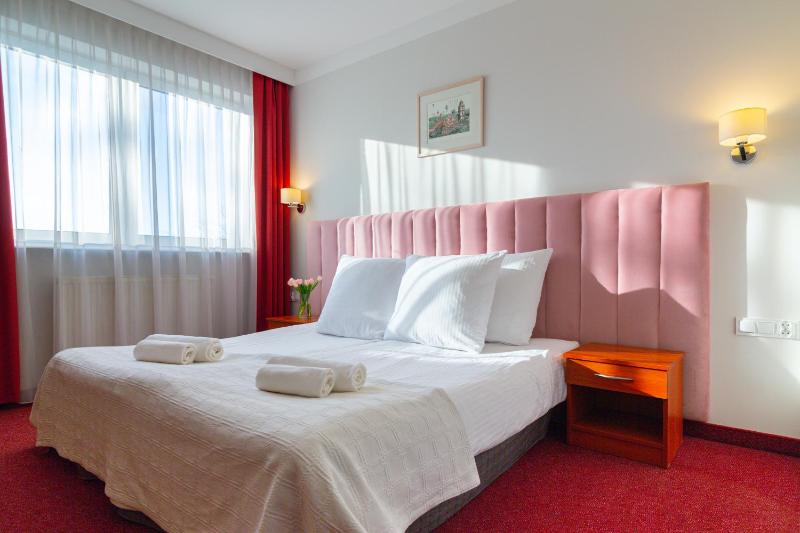 Twin Room image 3