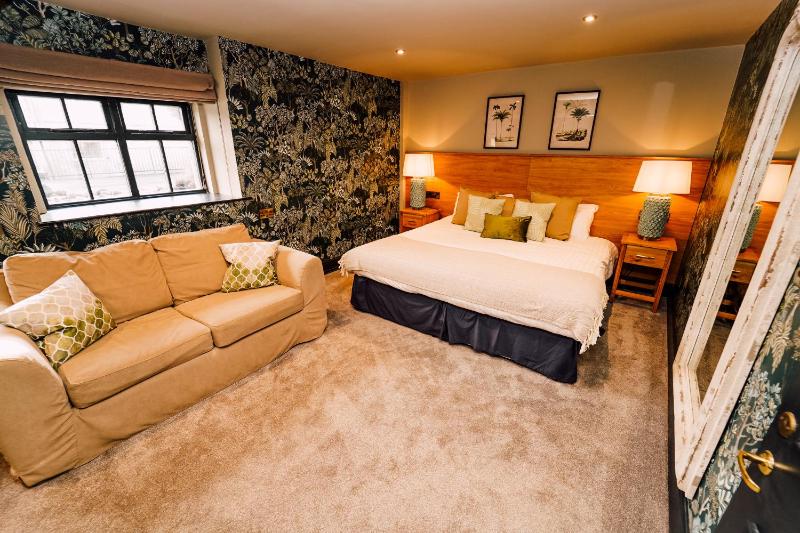Family Room image 1