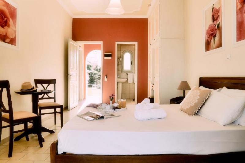 Double or Twin Room with Sea View image 4