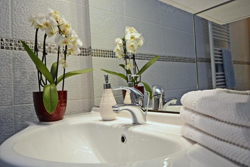 Royale Apartment - image 10