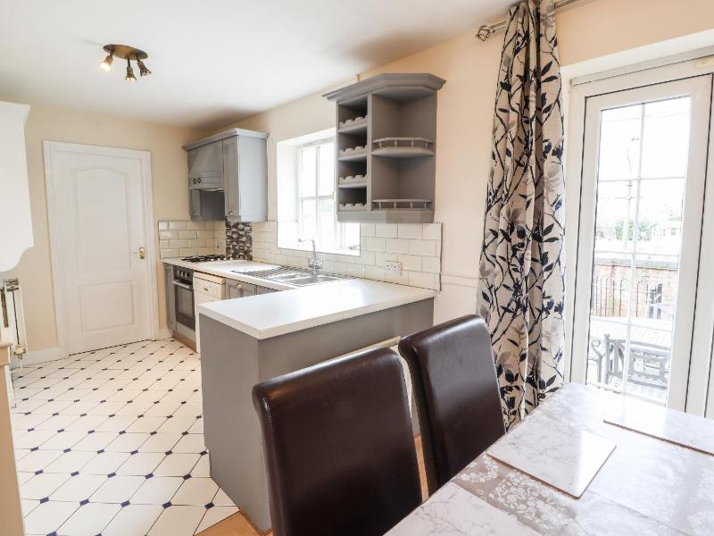 45 Benton - image 3