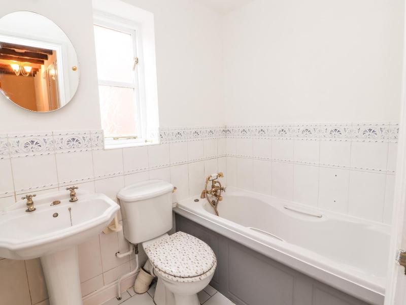 45 Benton - image 5