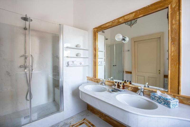 Junior Suite image 2