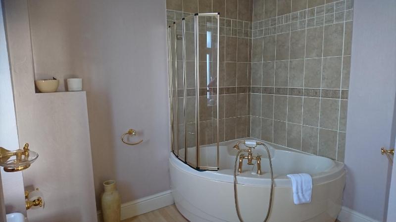 Superior King Room image 2