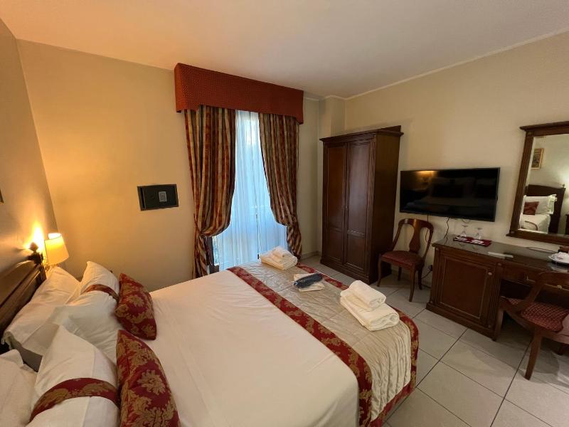Double Room image 2