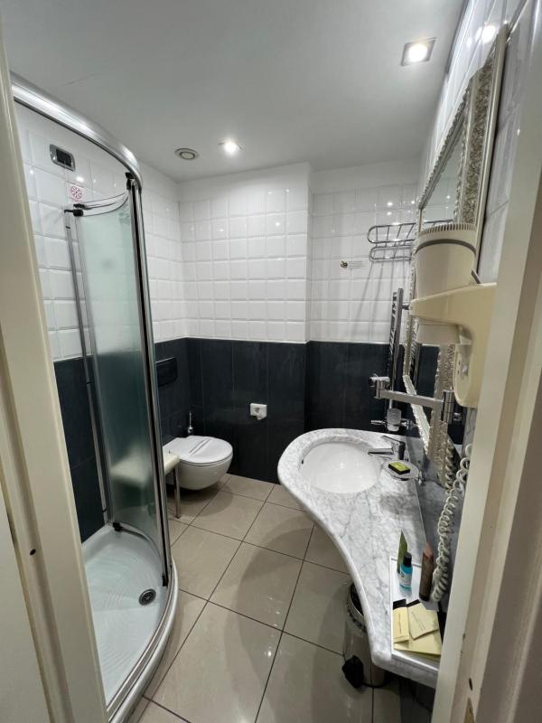 Double Room image 3