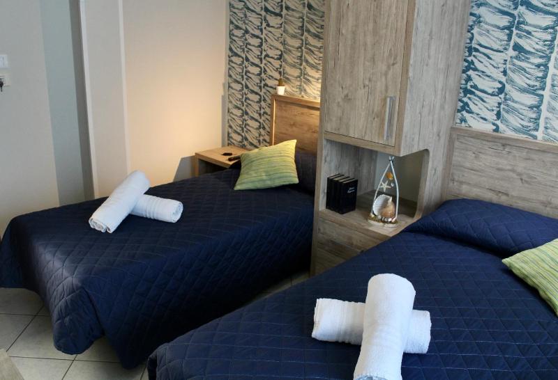 Triple Room with Balcony image 4