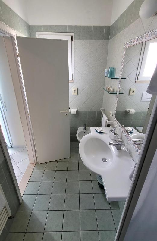 Quadruple Room with Balcony image 2
