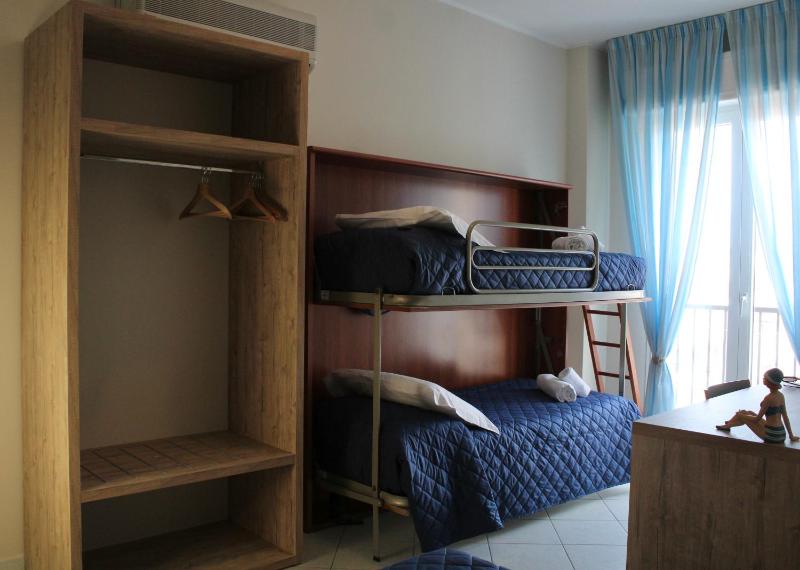 Quadruple Room with Balcony image 4