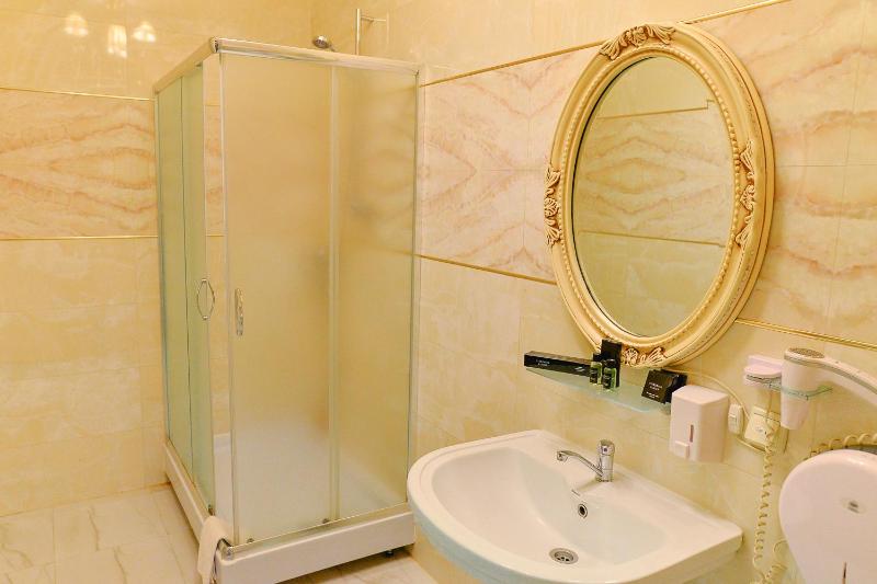 Deluxe Room image 3