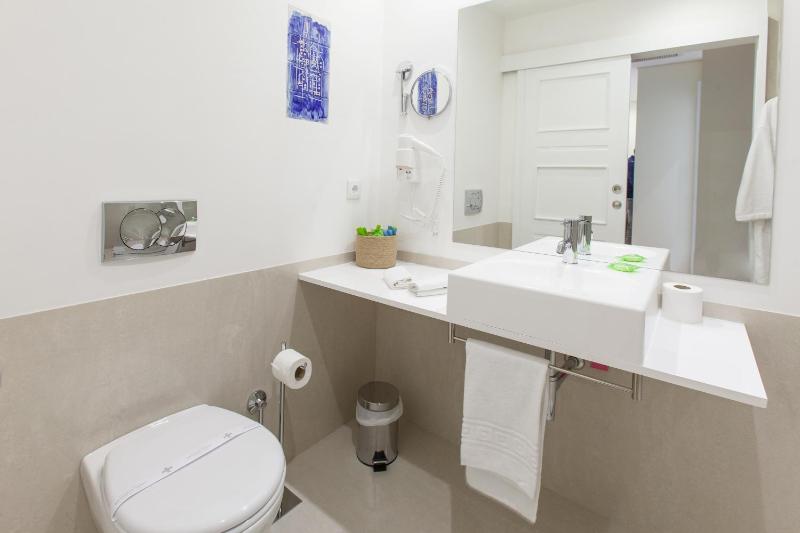 Romantic Two-Bedroom Apartment image 3
