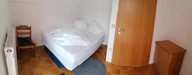 Double Room with Shared Bathroom image 2