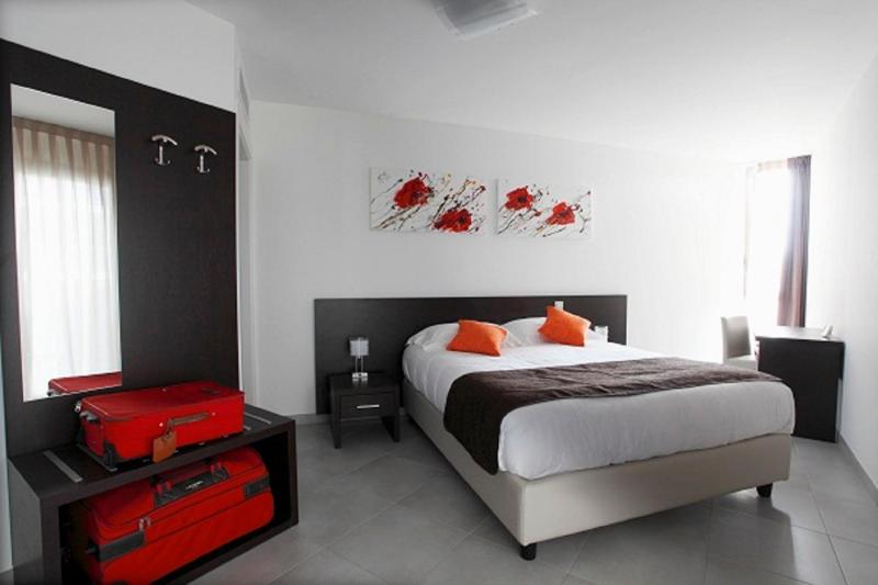 Deluxe Apartment with Terrace Street View image 4