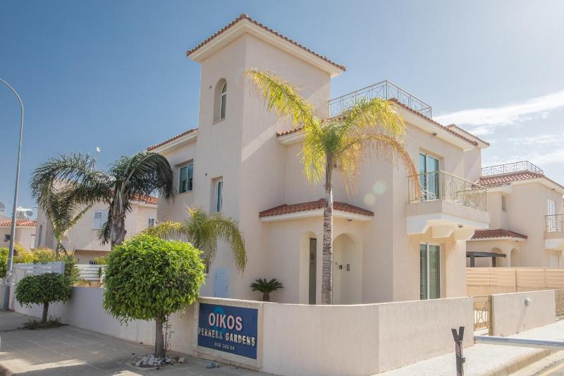George's Lux Villa - image 16