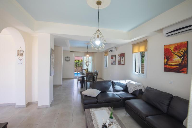 George's Lux Villa - image 8
