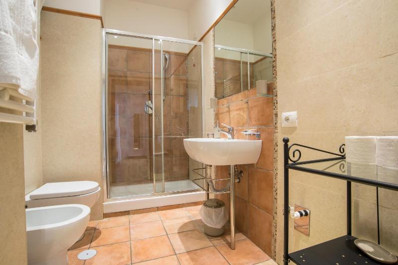 Deluxe Apartment image 2