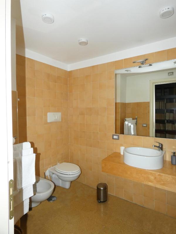 Classic Double Room image 4