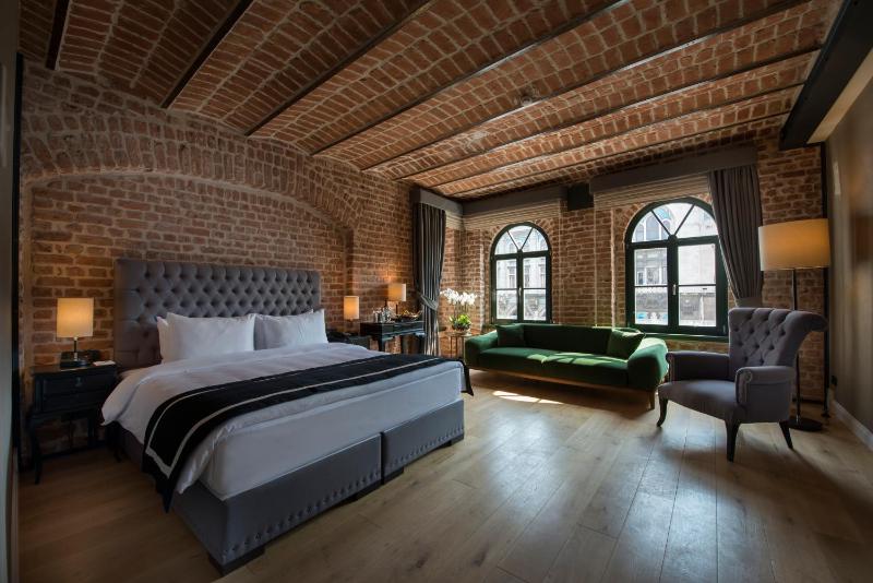 Deluxe Double or Twin Room image 3