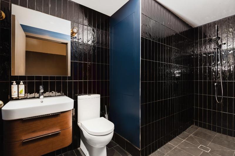 Premium One Bedroom Apartment image 2