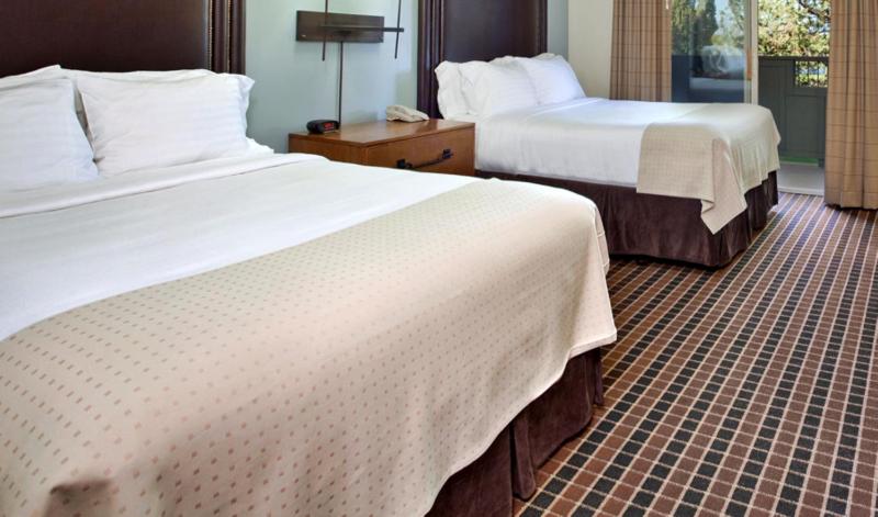 Queen Room with Two Queen Beds image 3