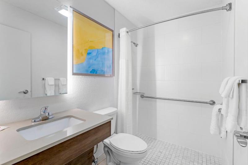 Double Room - Accessible/Non Smoking image 2