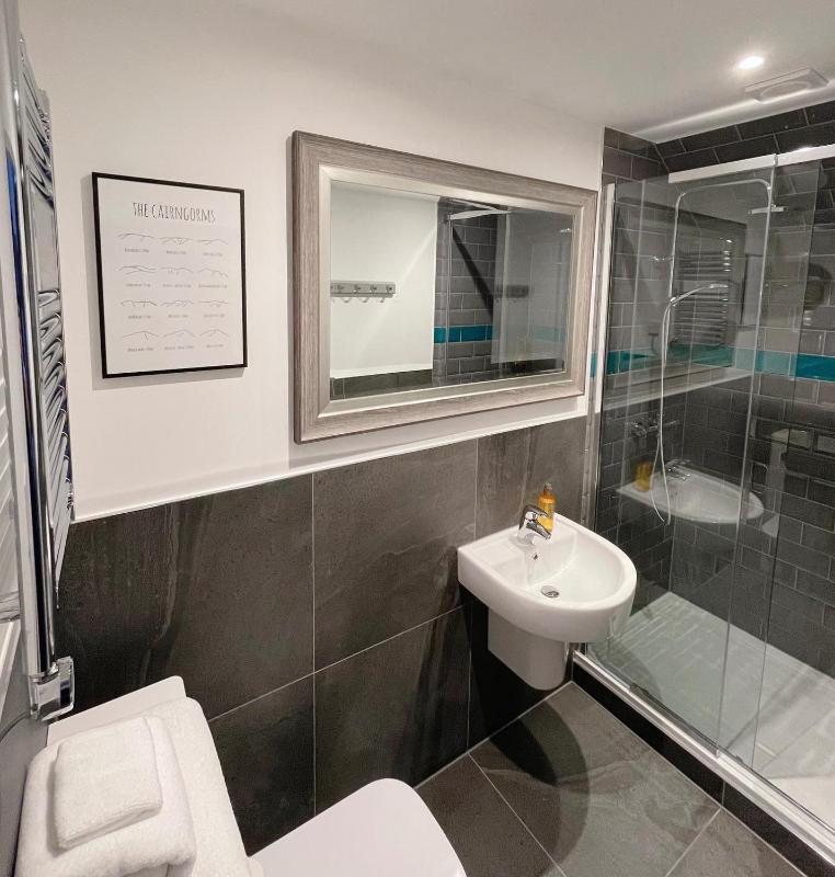 Single Room with Shower image 3