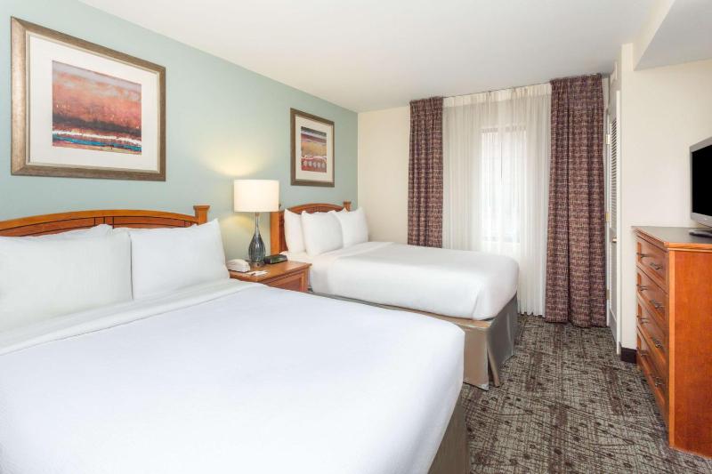 One-Bedroom Suite with Two Double Beds image 4