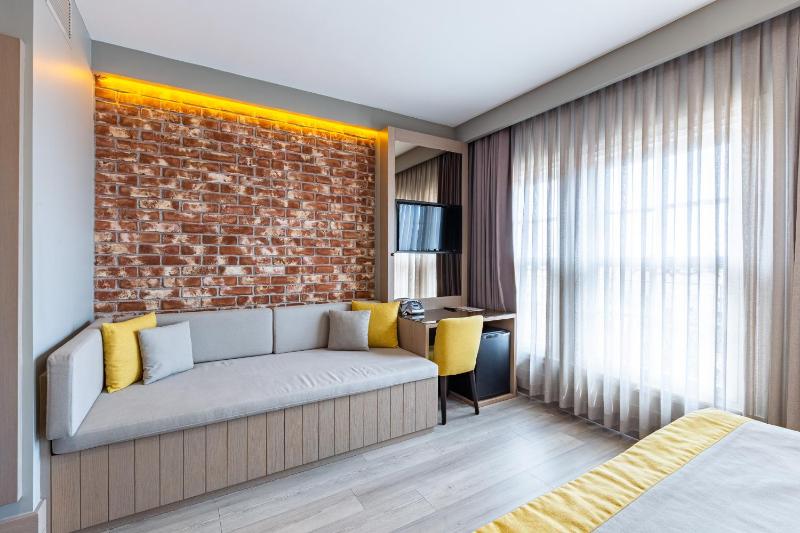 Annex - Family Suite (2 Rooms + 2 Bathrooms) image 2
